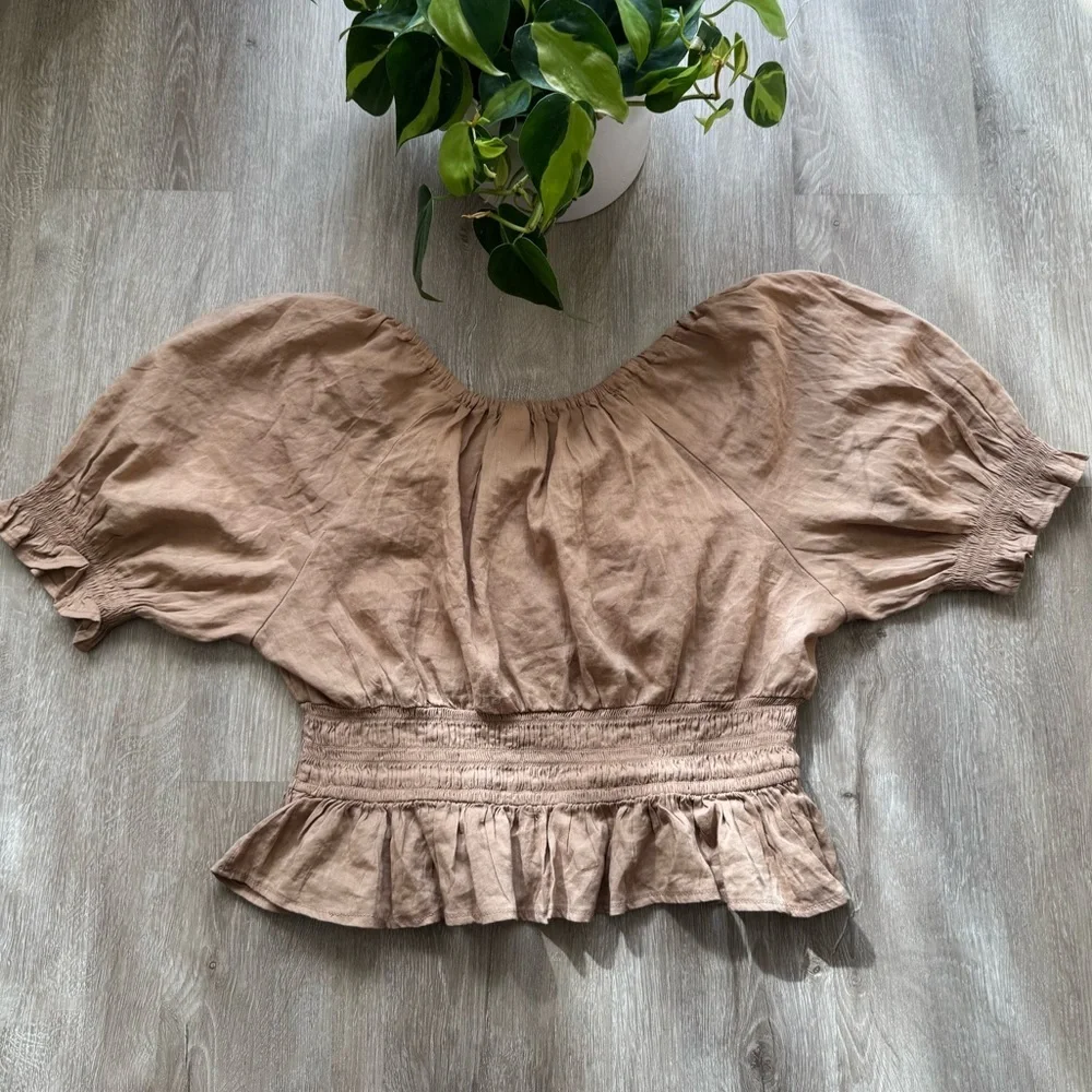 Old Navy puff-sleeve smocked poet blouse tan size M